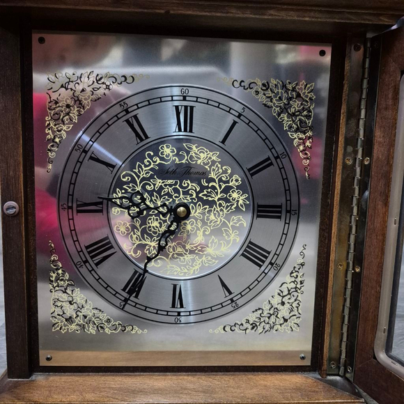 Seth Thomas Brown Wood Mantel Clock with Silver Face - Picture 10 of 10